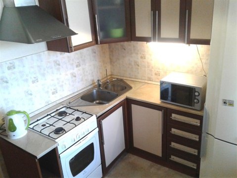 2-к квартира, 3/9 эт., 72м²